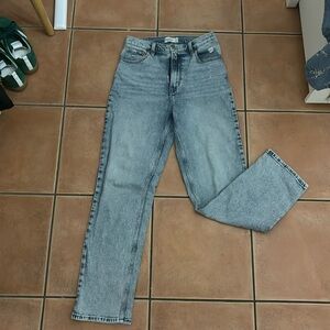 Abercrombie “The ‘90’s Straight Ultra High Rise” jeans